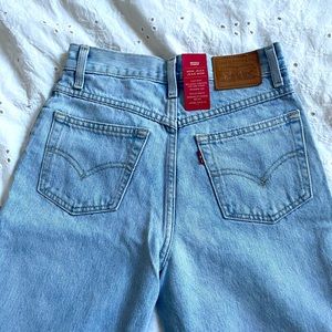 Mom fit Levi’s jeans